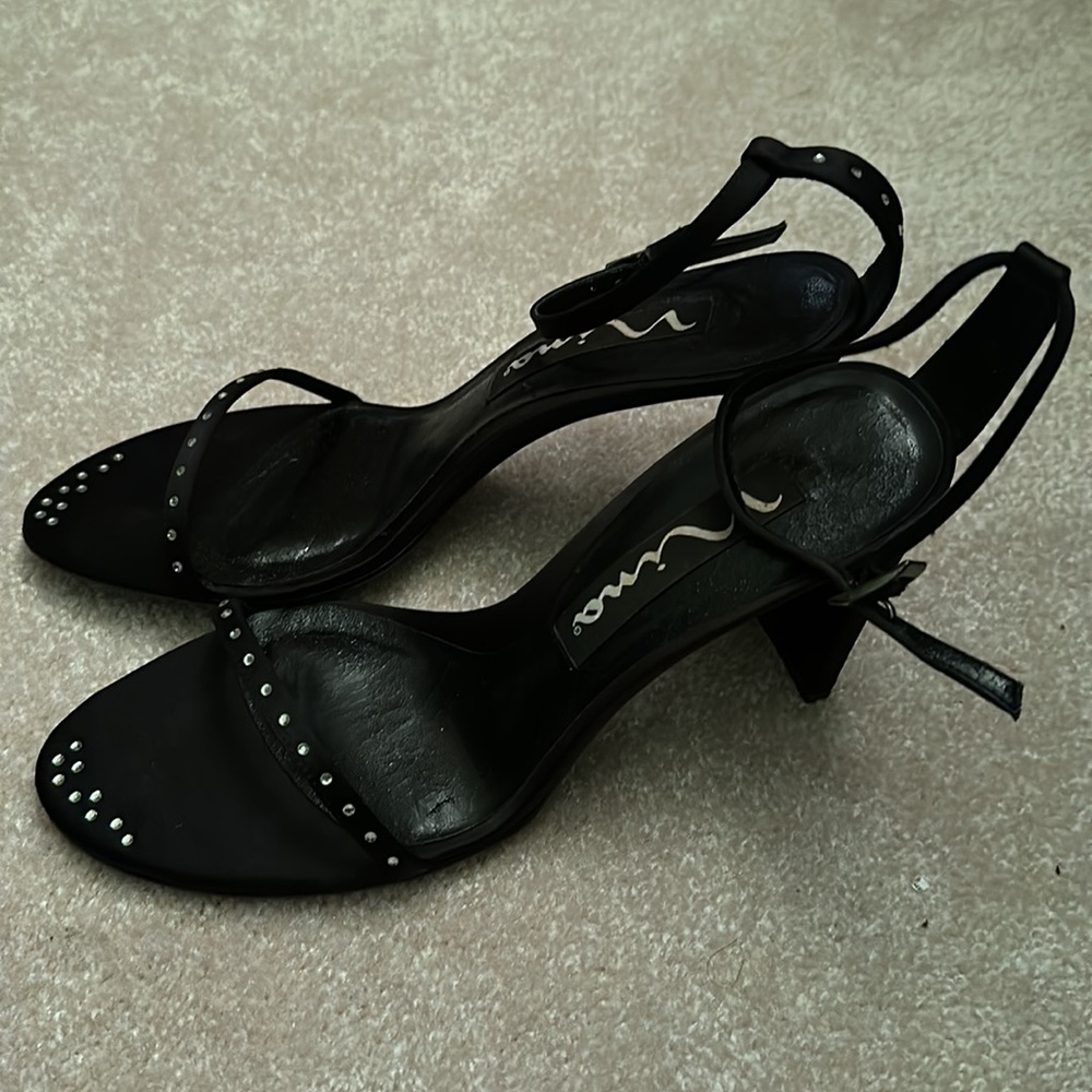Heels - Picture 2 of 3